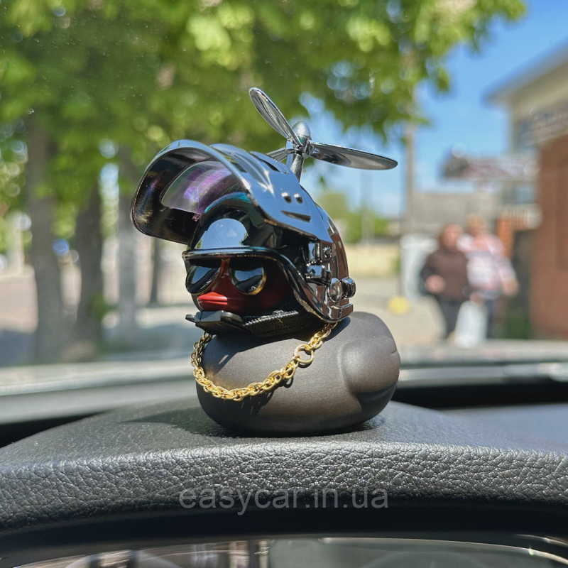 Качка декоративна Чорна в шоломі хром