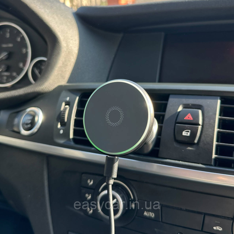Магнітний тримач в авто з безпровідною зарядкою